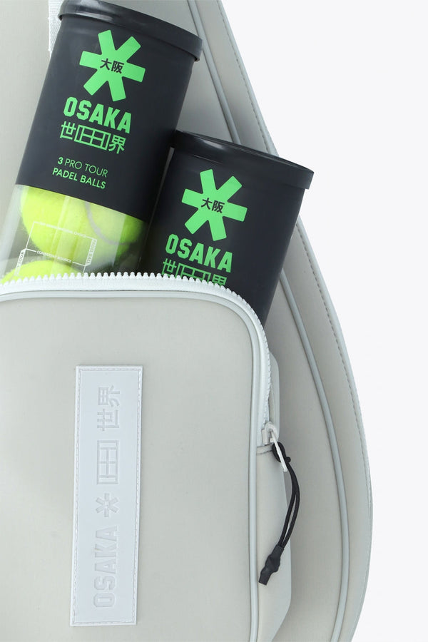 Osaka neoprene padel bag in light grey with logo in white. Detail compartment view