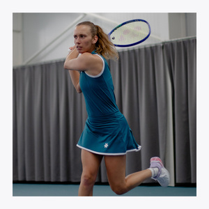 Osaka World Floucy Active Skort Transformative Teal | #Transformative-Teal | Photo of Elise Mertens from the front