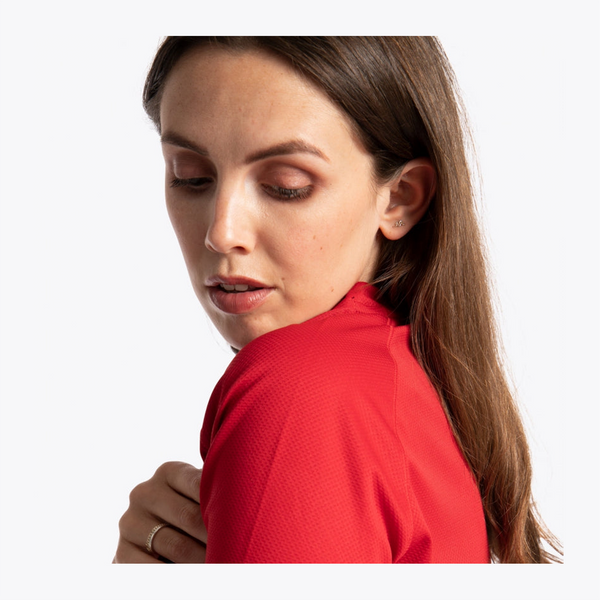 Osaka Women Training Tee red #Red | model looking down close up