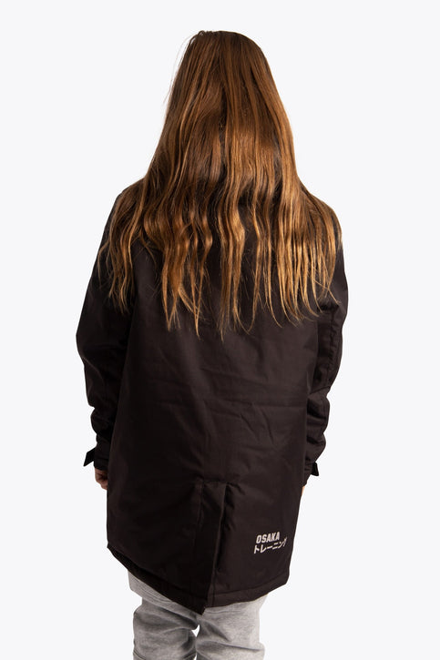 Girl wearing the Osaka Kids Stadium Jacket in Black. Front view